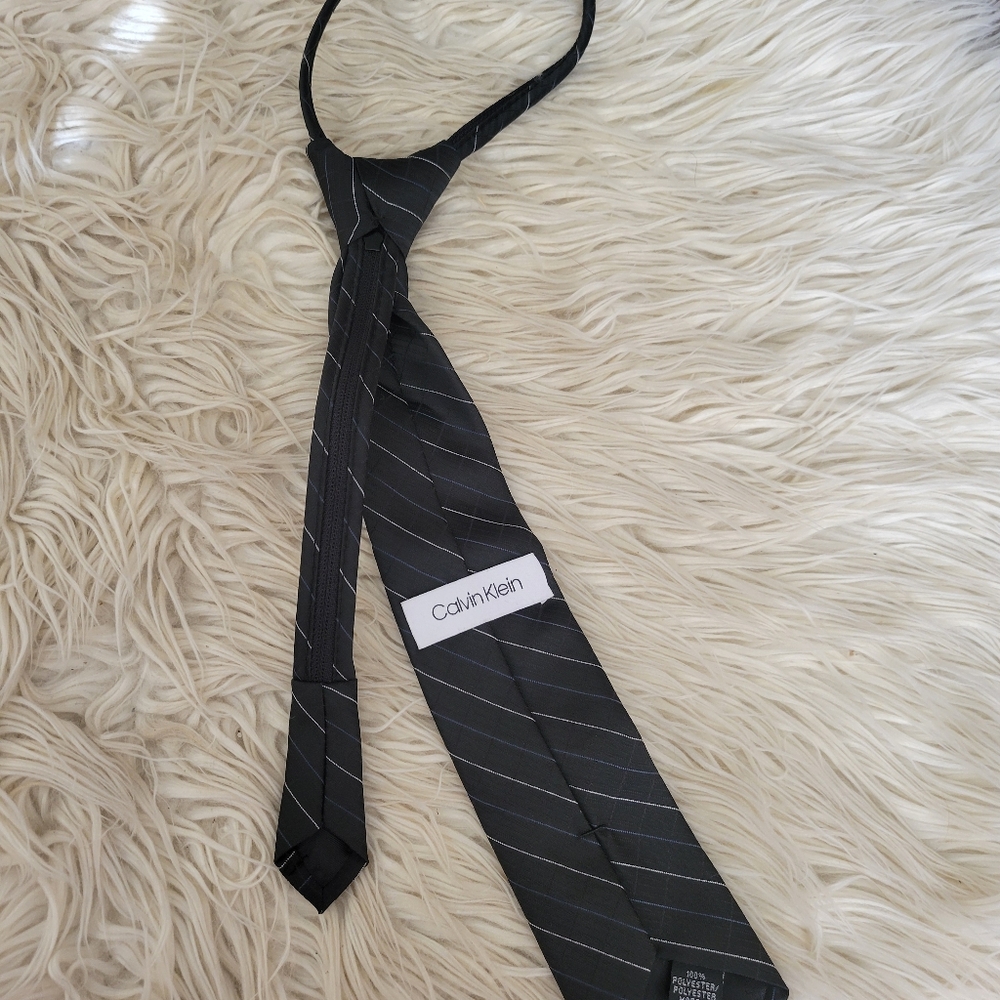 Boys Calvin Klein pre-tied adjustable zipper tie